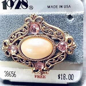 1928 Vintage Gold Brooch with a faux pearl and 4 small pink stones